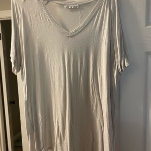 🤍 GUC White shirt sleeve t shirt 🤍